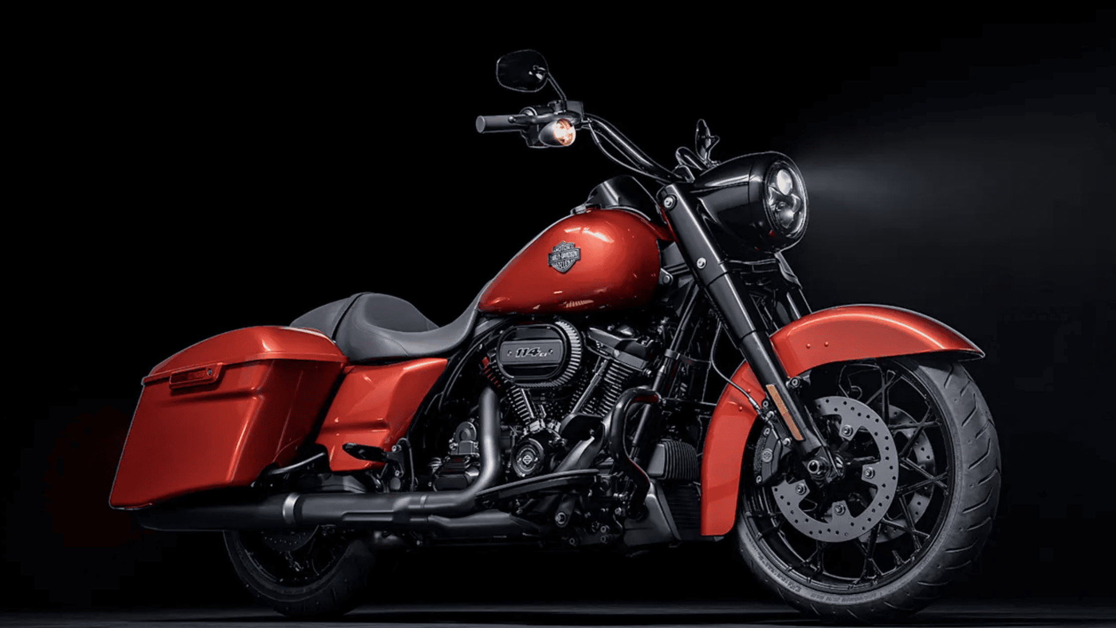 The 2025 Harley-Davidson® Road King® Special gleams under the sun in Nashville, TN, highlighting its classic appeal.
